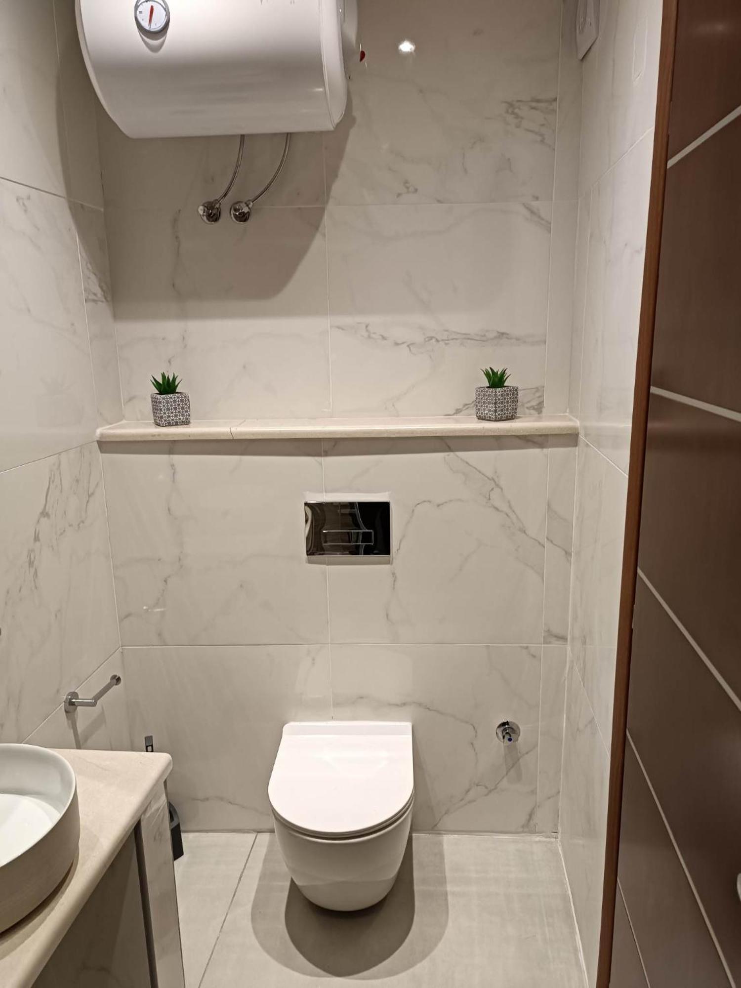 Newly Renovated Apartment Next To The Port Mantouki Exterior foto