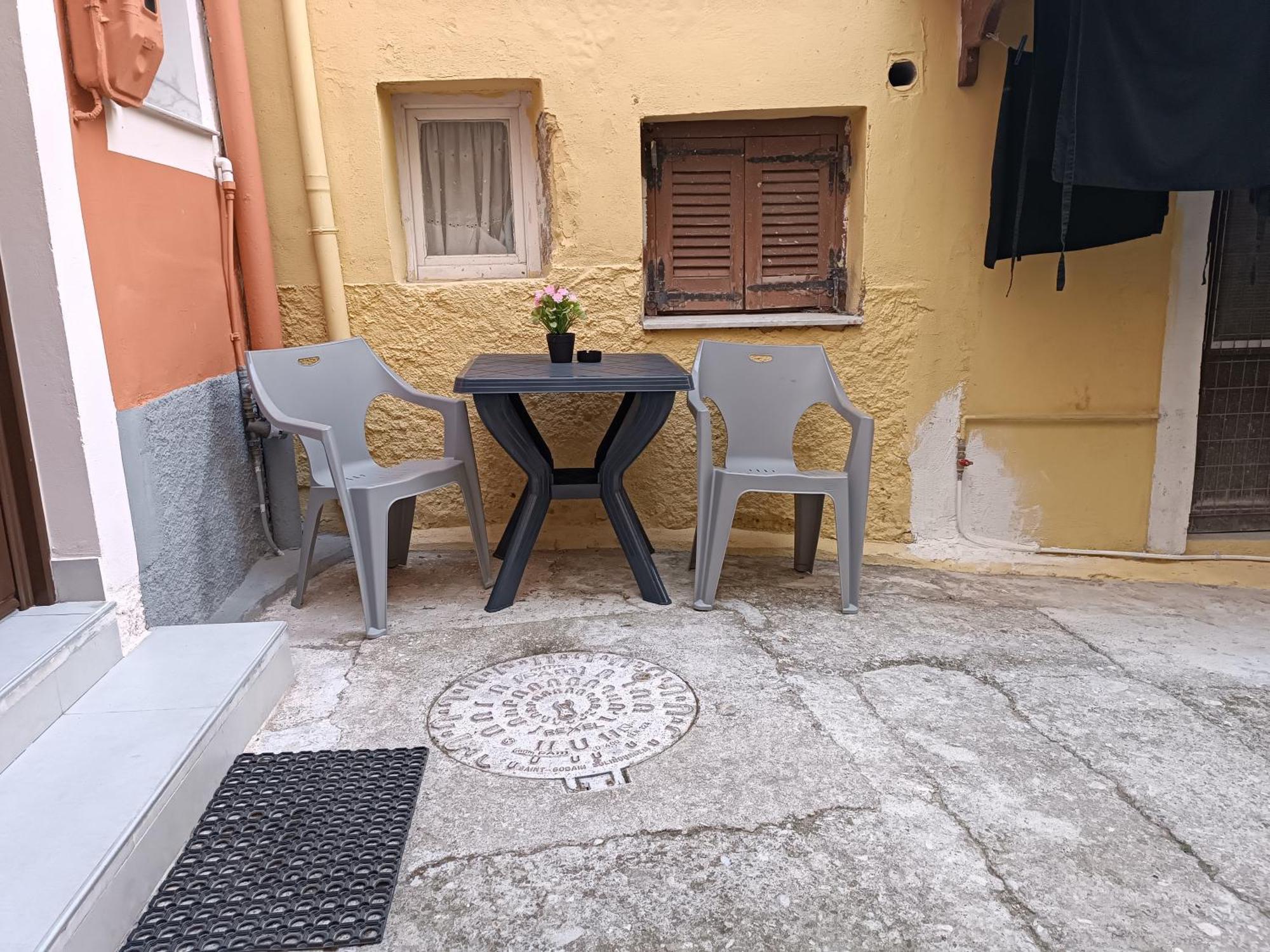 Newly Renovated Apartment Next To The Port Mantouki Exterior foto